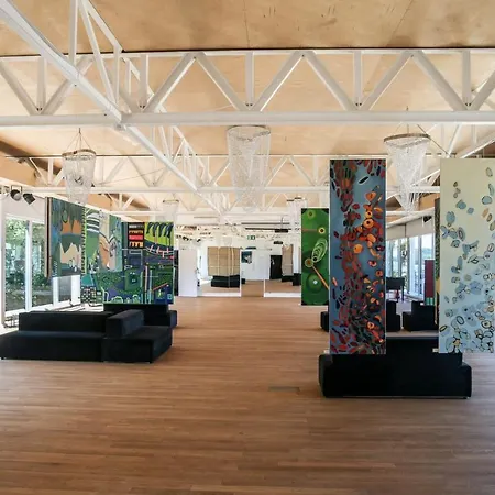 Nowa Zatoka Centrum Art & Business Lägenhetshotell *